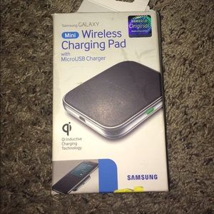 Mini Samsung Galaxy wireless charging pad