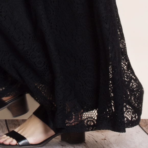 All Over Lace Maxi Dress - Picture 4 of 4