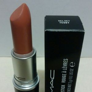 MAC Lipstick Velvet Teddy