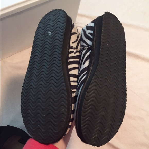 Ugg-like zebra winter boots, EUC, Size 7 - Picture 3 of 3