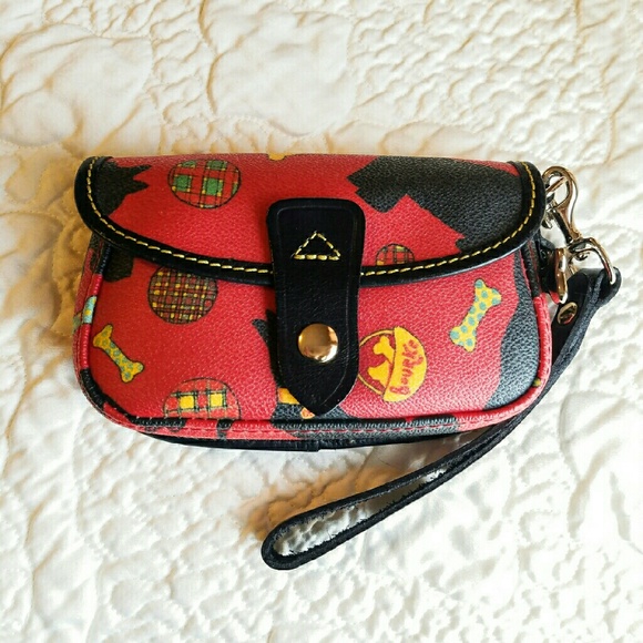 Dooney & Bourke wristlet