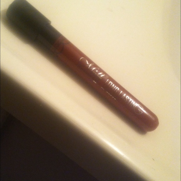 Magica Halo long lasting lip gloss - Picture 3 of 3
