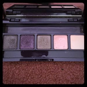 2 palettes