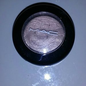 MAC a natural flirt shadow