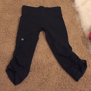 Lululemon in the flow crop