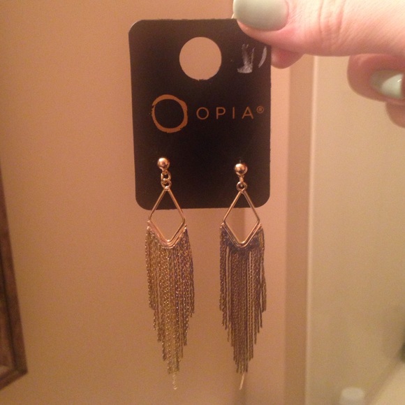 Opia metal dangling earrings