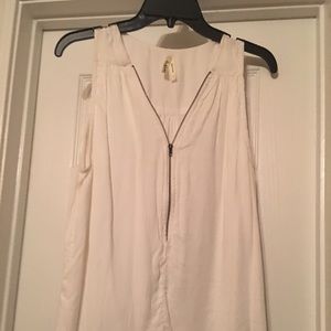 Zipper sleeveless top