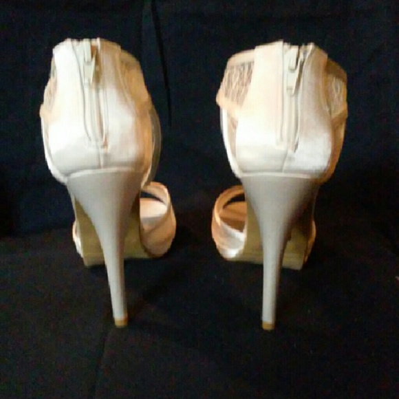 Vera Wang Lace Booties - Picture 4 of 4