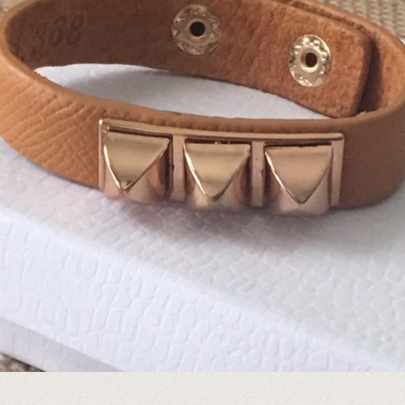 Clearance T&J  faux leather stud bracelet - Picture 2 of 4