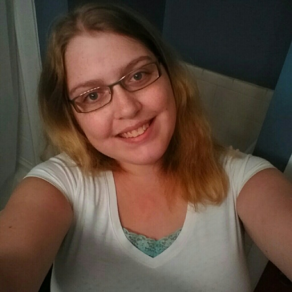 Meet your Posher, Stephanie - Picture 2 of 2