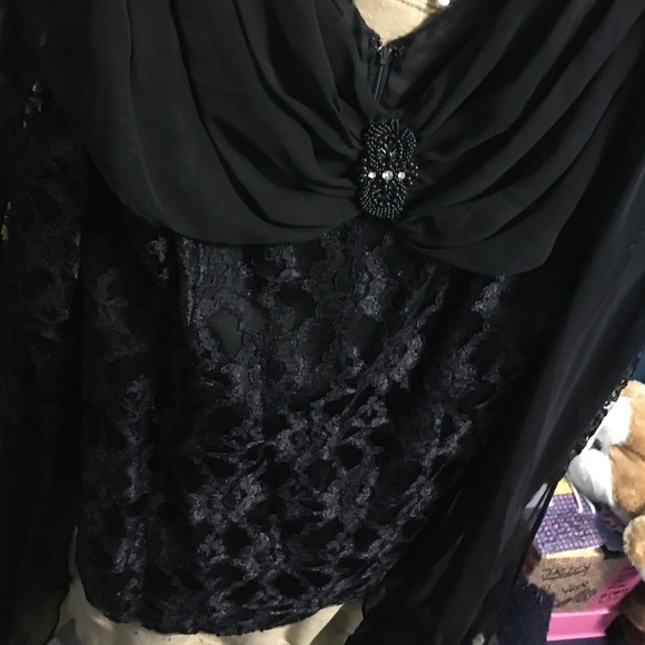 Low cut Black lace top - Picture 2 of 2