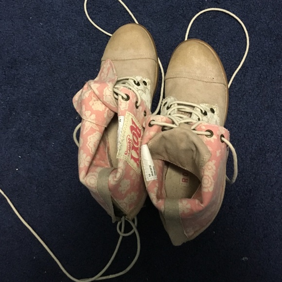 Roxy Boots/shoes - Picture 2 of 3