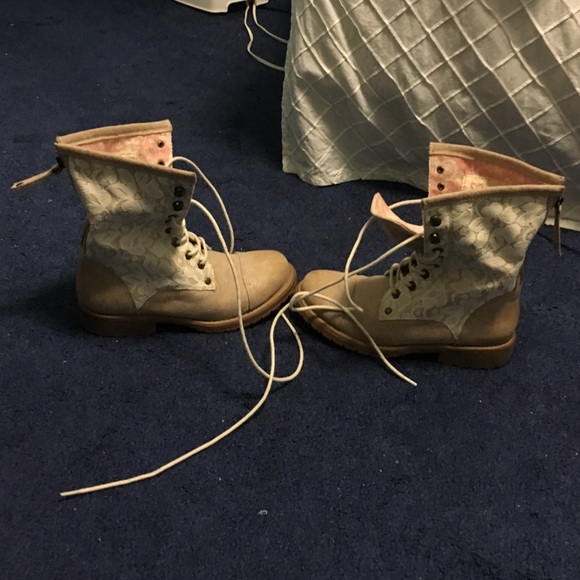 Roxy Boots/shoes - Picture 3 of 3