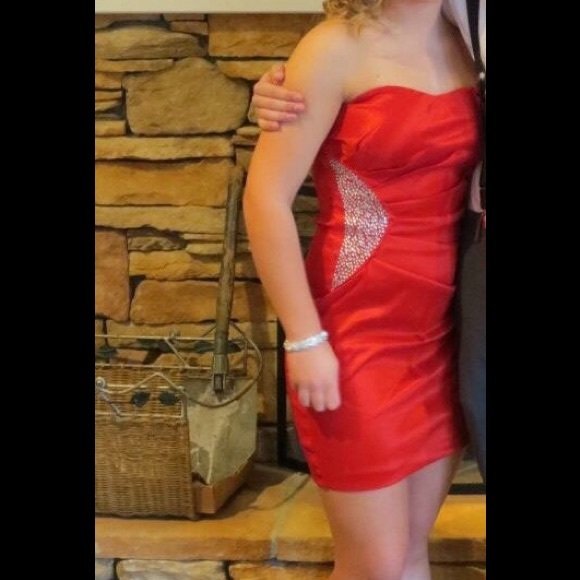 Red form fitting prom/homecoming dress!