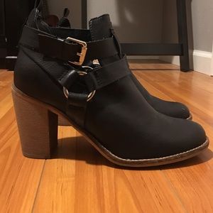 Report strappy booties