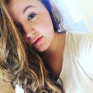 Meet your Posher, Deanndra