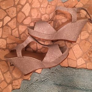 RAMPAGE silver sparkly wedges