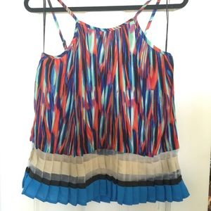 Pleated tank with mesh bottom