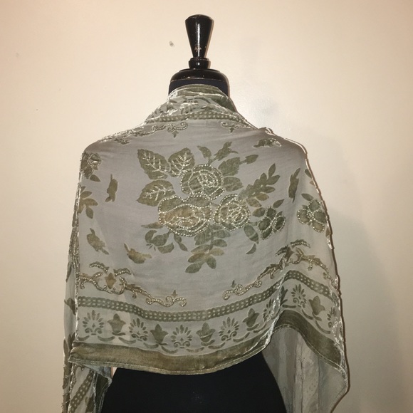 Vintage Rose Shawl / Scarf - Picture 2 of 3