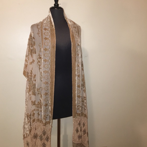 Vintage Rose Shawl / Scarf - Picture 3 of 3