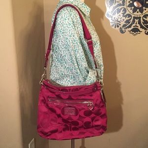 🚫🚫🚫SOLD!!!Coach Hot Pink Signature C Bag