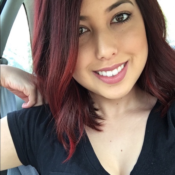 Meet your Posher, April - Picture 1 of 1