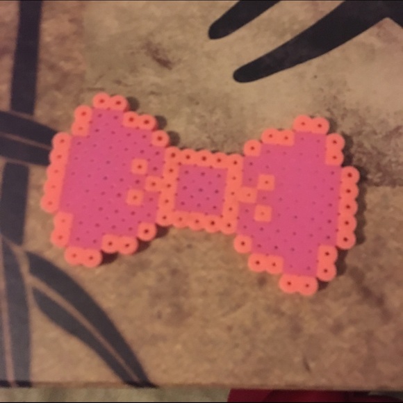 Glow in the dark pink bow