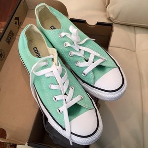 NWT Low Top Converse