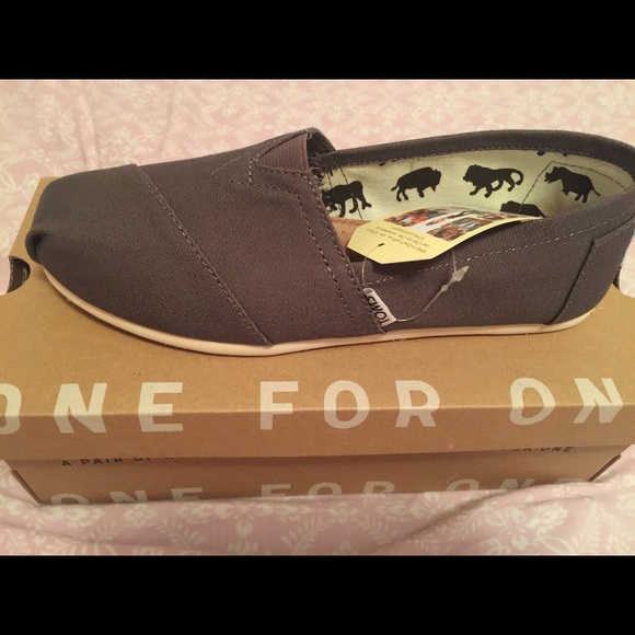 Toms size 8