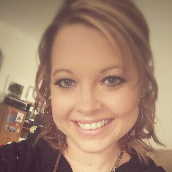 Meet your Posher, Sheena - Picture 1 of 1