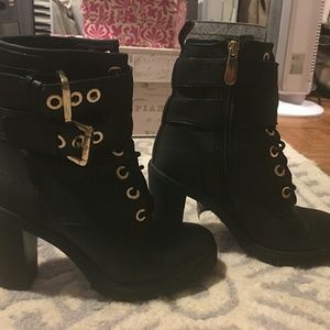 Guess black gold buckle combat hell size 6