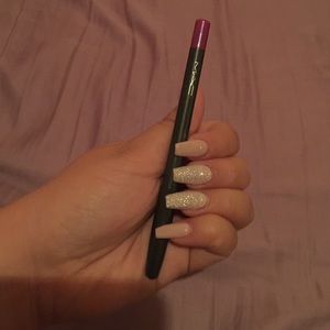MAC lip liner