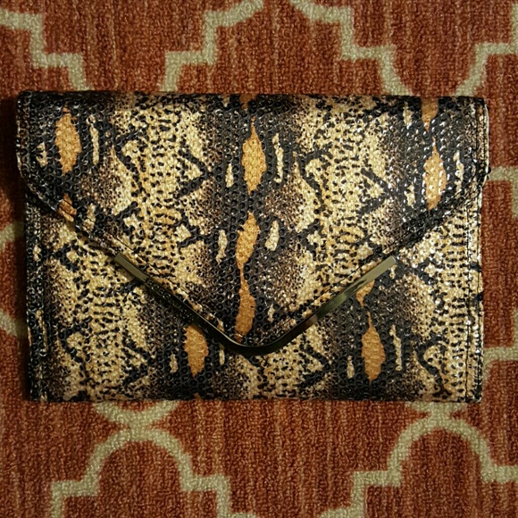 BCBGeneration ZFX020GN Bailey Clutch