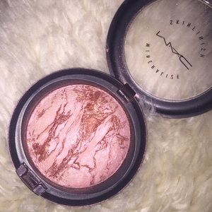 MAC mineralize skinfinish in Petticoat