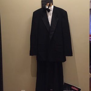 Tuxedo! 🎀  prom season is soon!