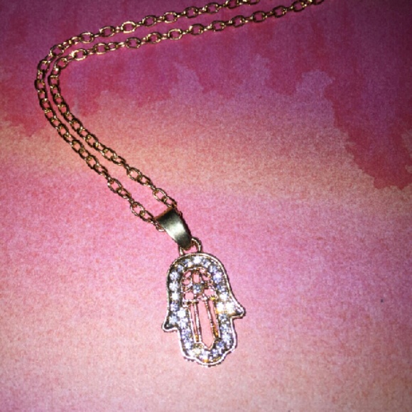 NWOT Hamsa necklace