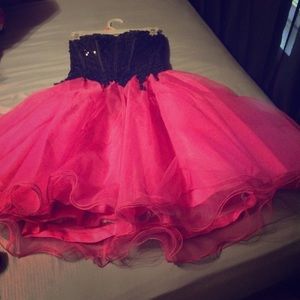 Beautiful prom dress that has excellent material !