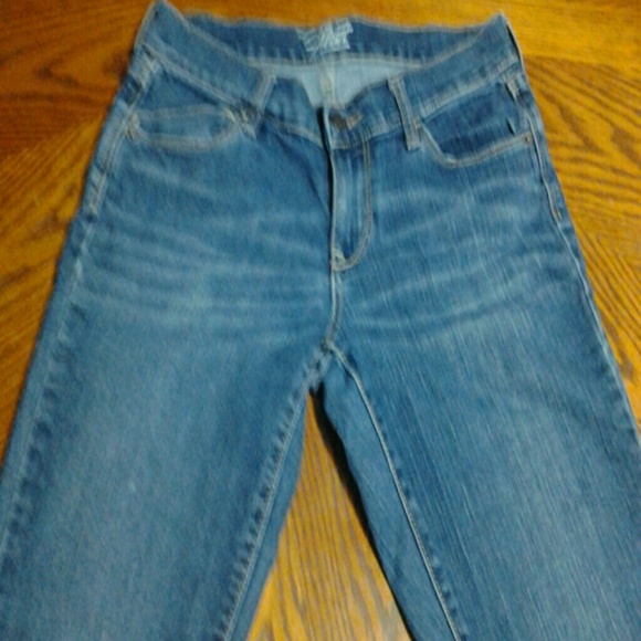 Flirt  old  Navy  Jean's. - Picture 1 of 4