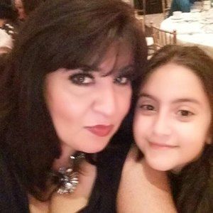 Meet your Posher, Mona