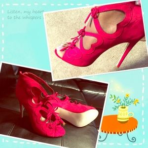 Brand new never worn red heels👠