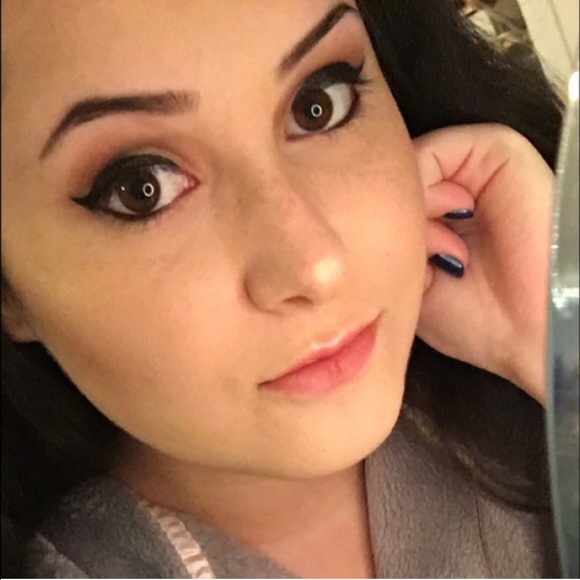 Meet your Posher, Haley - Picture 2 of 4