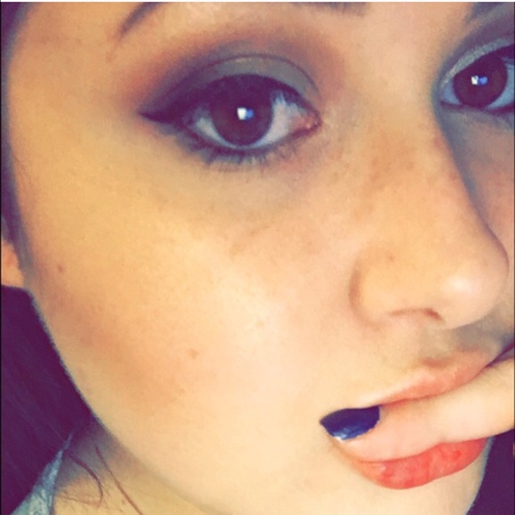 Meet your Posher, Haley - Picture 3 of 4