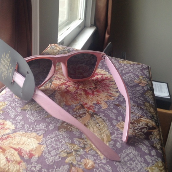 Pink sunglasses - Picture 2 of 3