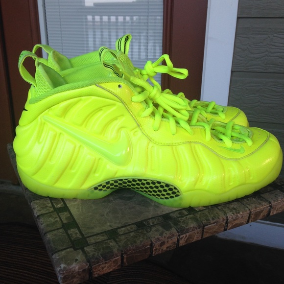 Nike Foamposite Pro | Volt