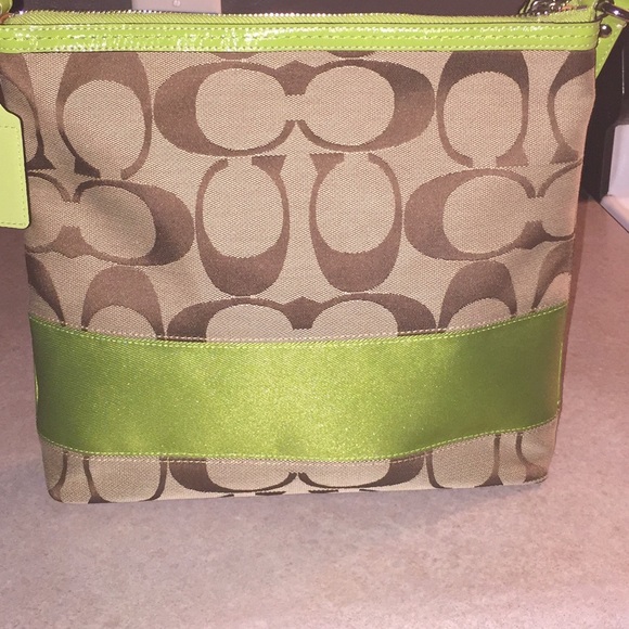 🎀Brand new Coach signature bag🎀