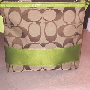 🎀Brand new Coach signature bag🎀