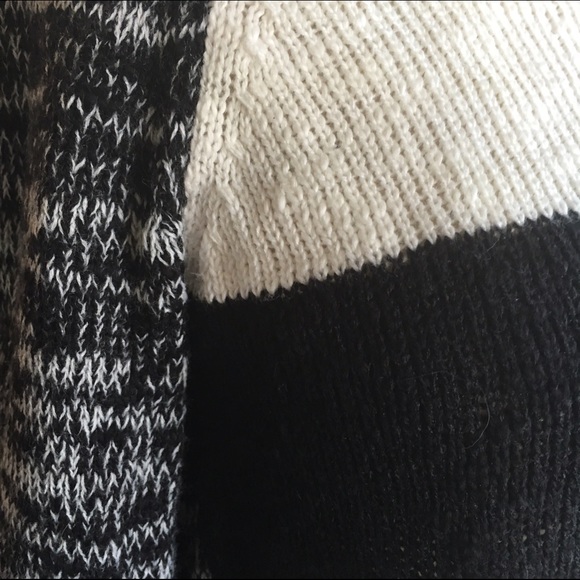 Raglan Style Striped Cropped Sweater-IMMACULATE - Picture 2 of 3