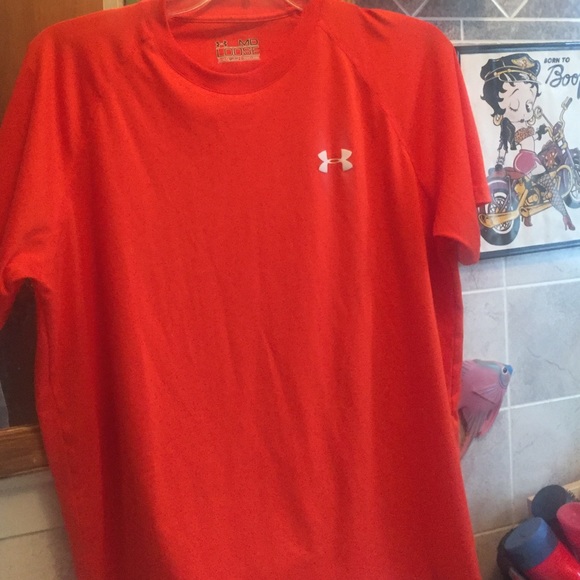 Under armour shirt - Picture 2 of 4