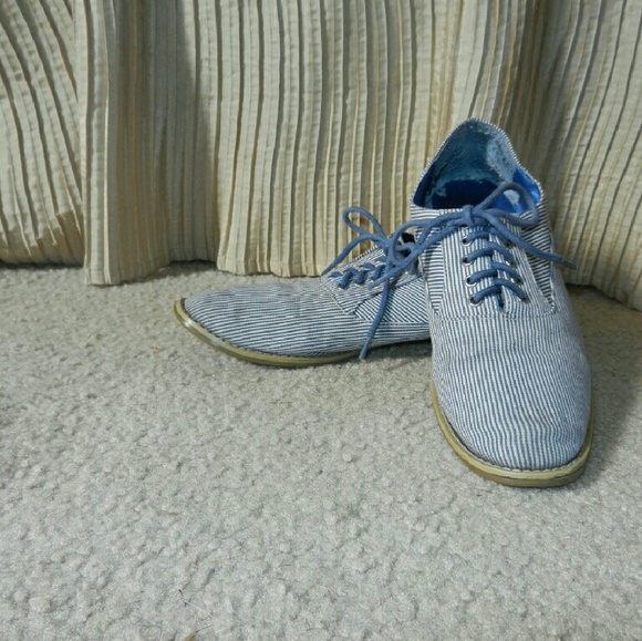 Blue+white striped oxford shoes