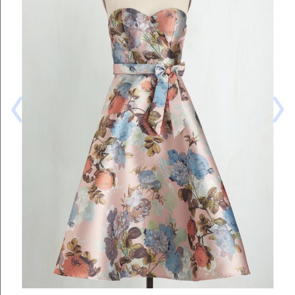 ModCloth Dresses & Skirts - Never worn/still in box, Strapless floral dress